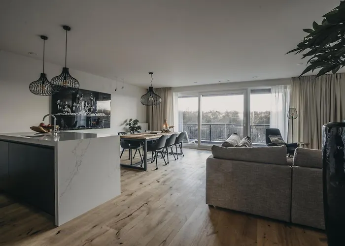 Huswell - The Tide - Stylish Seaview Apartment For 4 - Prime Location & Private Parking