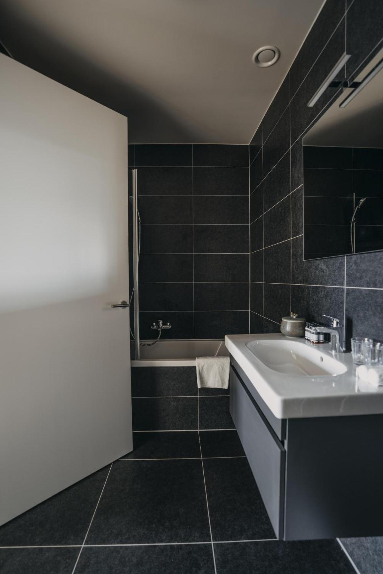 Appartement Huswell - The Tide - Stylish Seaview For 4 - Prime Location & Private Parking