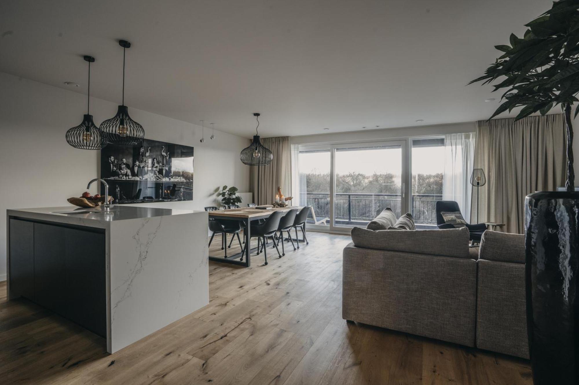Huswell - The Tide - Stylish Seaview For 4 - Prime Location & Private Parking